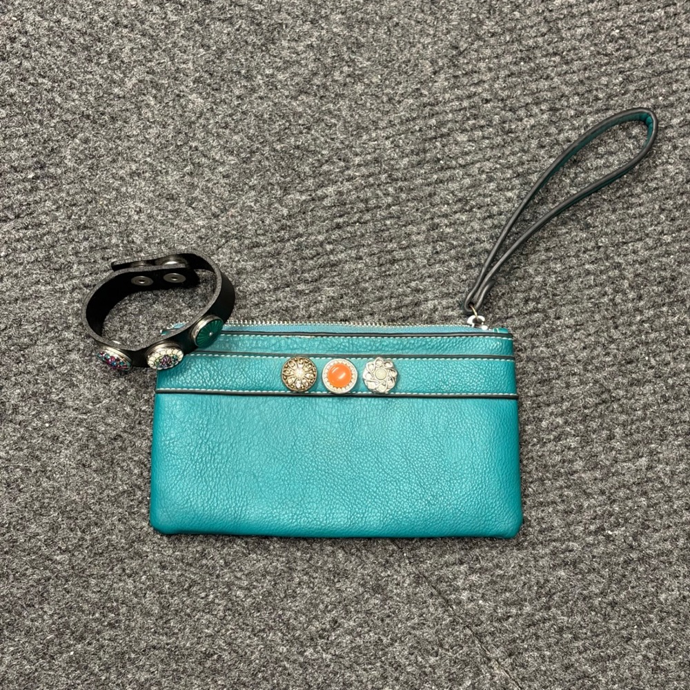 Ginger Snaps Teal Pebble Grain Wristlet and Black Snap Bracelet Set with Charms